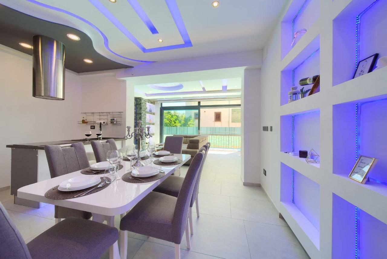 Luxury Vall Apartment Кърк Екстериор снимка