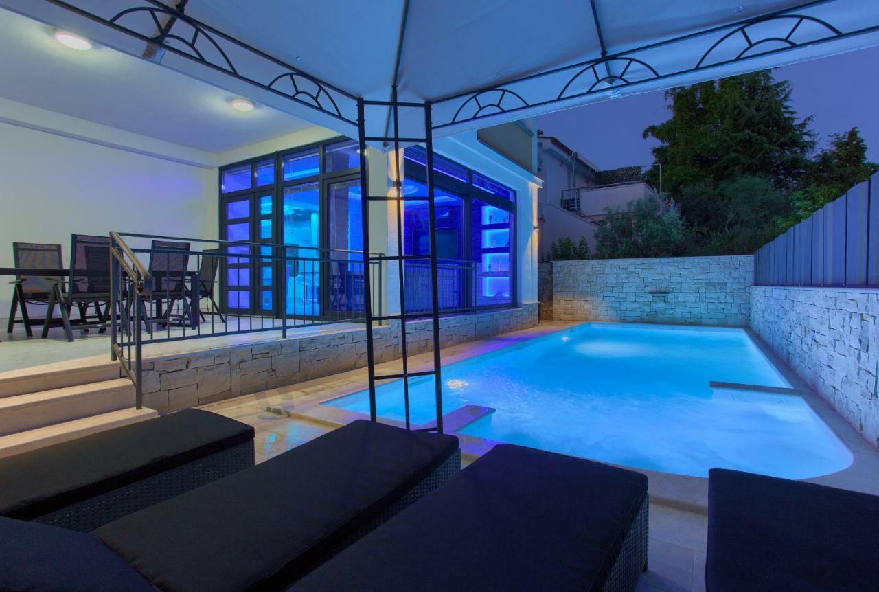 Luxury Vall Apartment Кърк Екстериор снимка