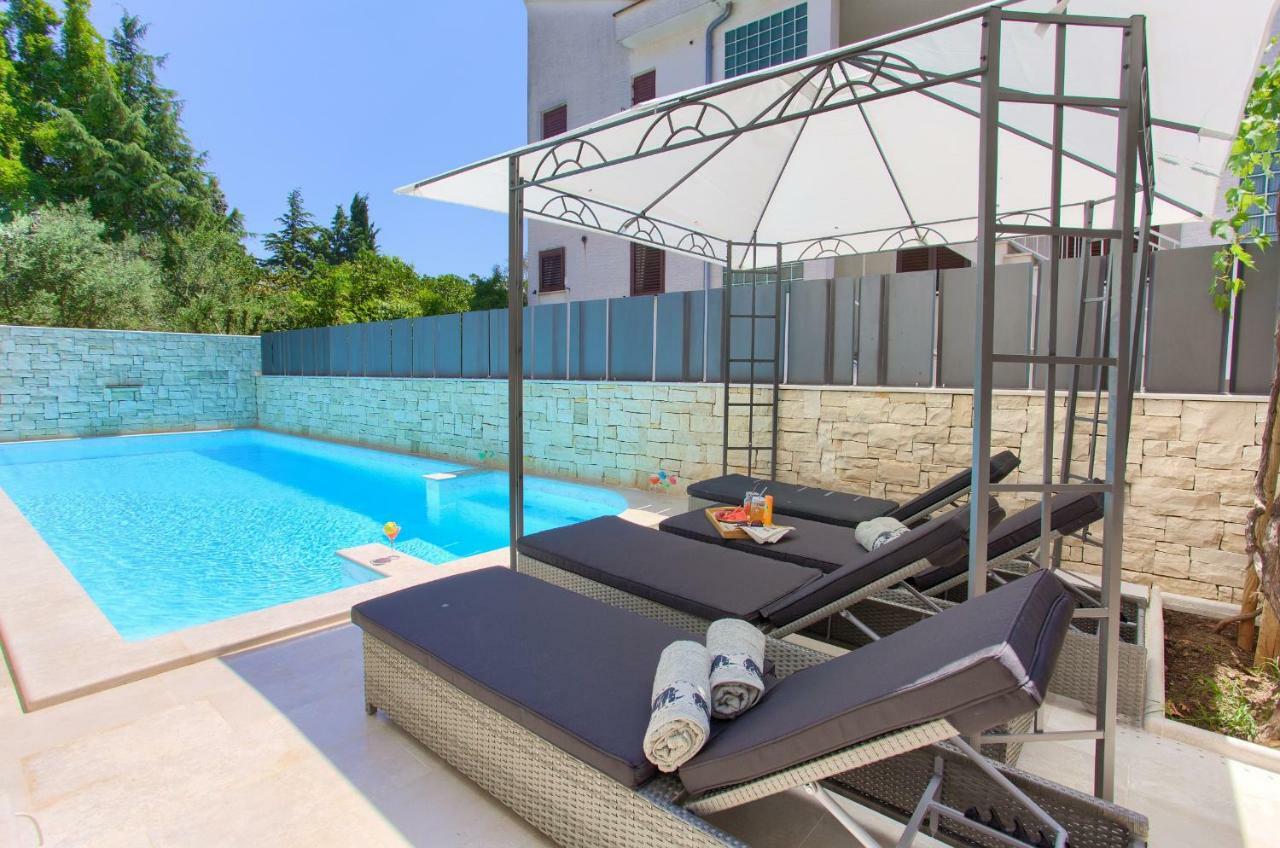 Luxury Vall Apartment Кърк Екстериор снимка