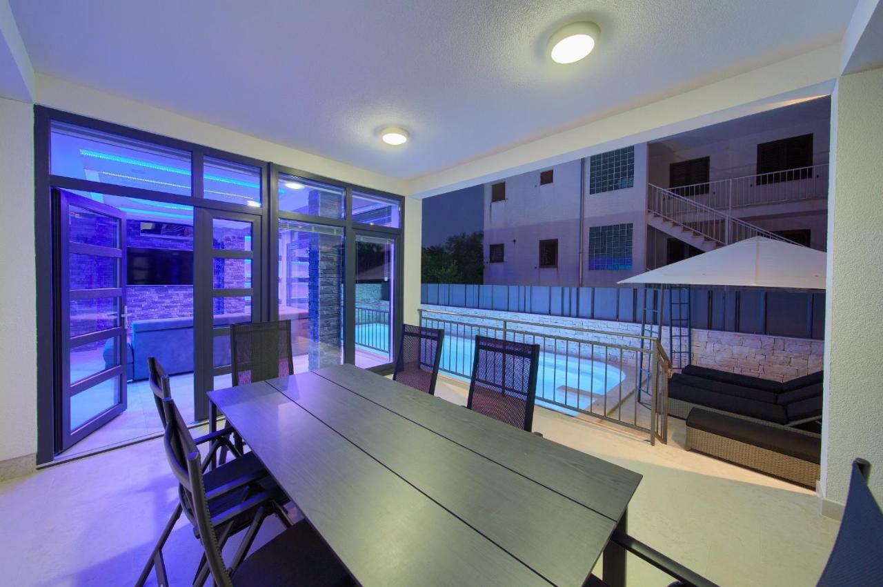 Luxury Vall Apartment Кърк Екстериор снимка