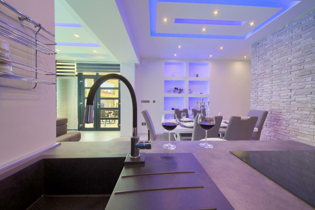 Luxury Vall Apartment Кърк Екстериор снимка