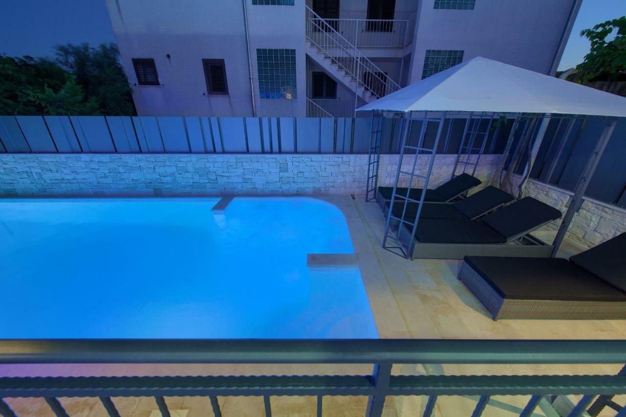 Luxury Vall Apartment Кърк Екстериор снимка